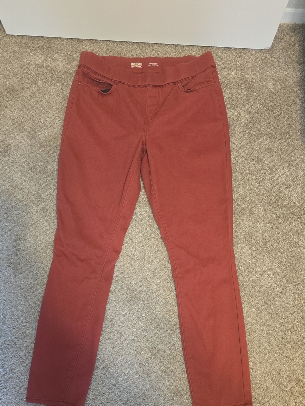 Levi's Slim Skinny Pants in Rust